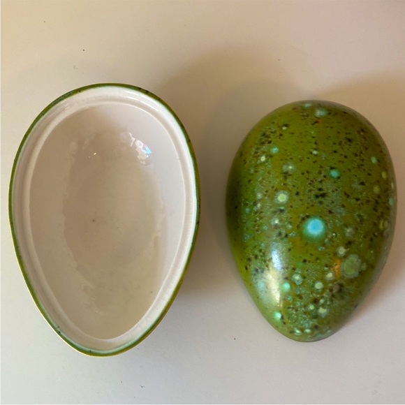 ⏰Mid Century Large Beautifully Unique Ceramic Egg (Trinket Holder), Hand-Stamped - Picture 5 of 9